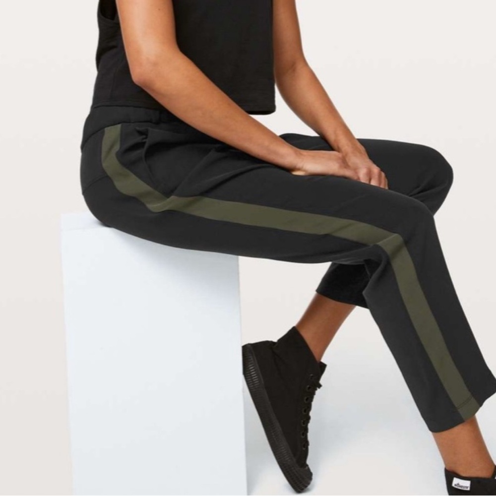 Lululemon On The Fly Trackpant | Black & Olive Green